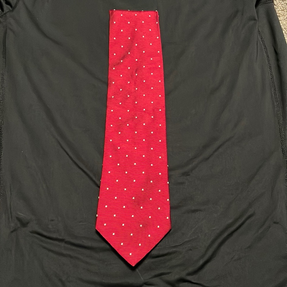 Roundtree & York Tie burgundy/red White polka dot like new condition silk